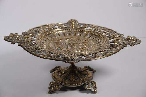 COUPE sur piédouche en bronze argenté à décor de ronde de pu...