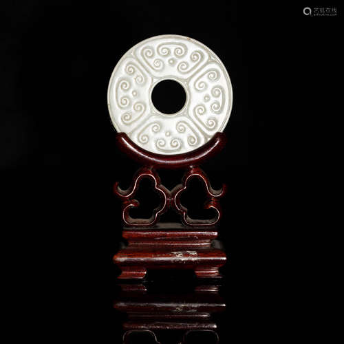 A Chinese jade bi  18th century 十八世紀 玉雕勾雲紋璧（附木座...