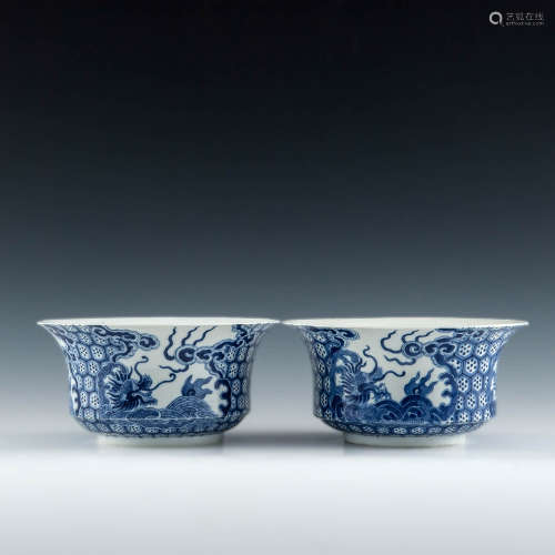 A pair of Chinese blue and white bowls with dragon  19th cen...
