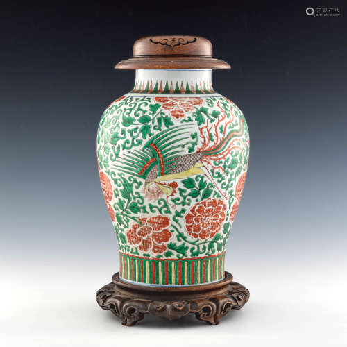 A Chinese wucai general jar  17th century 十七世紀 五彩鳳穿牡...