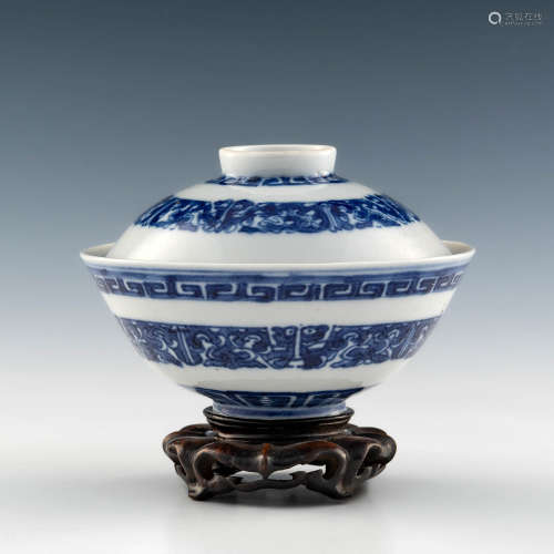 A Chinese blue and white Kuilong covered bowl with wood stan...
