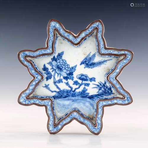 A Chinese blue and white eight-pointed plate  19th century 十...