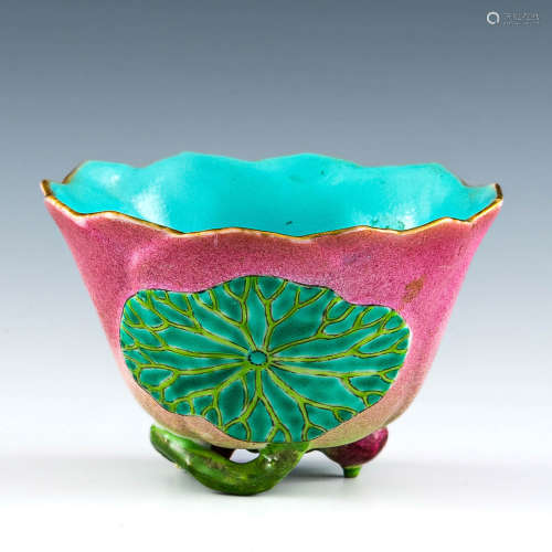 A Chinese famille rose lotus form bowl  early 19th century 十...