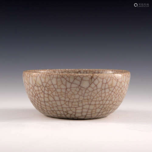 A Chinese ge-glazed bowl  18th century 十八世紀 哥釉碗