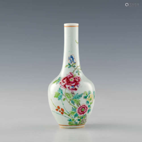 A Chinese famille rose long-neck vase  late 19th century 十九...