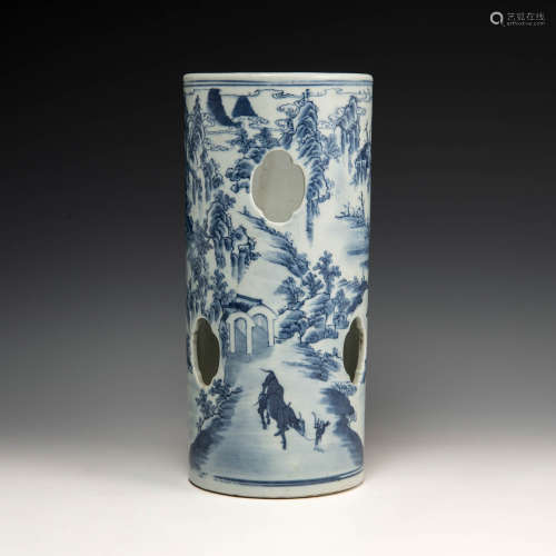 A Chinese blue and white hat stand  19th century 十九世紀 青...
