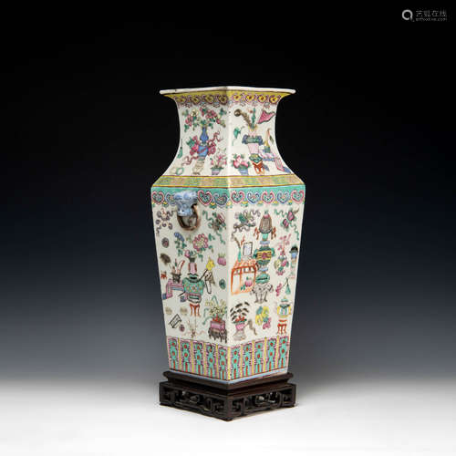 A Chinese famille rose square vase  19th century 十九世紀 粉...