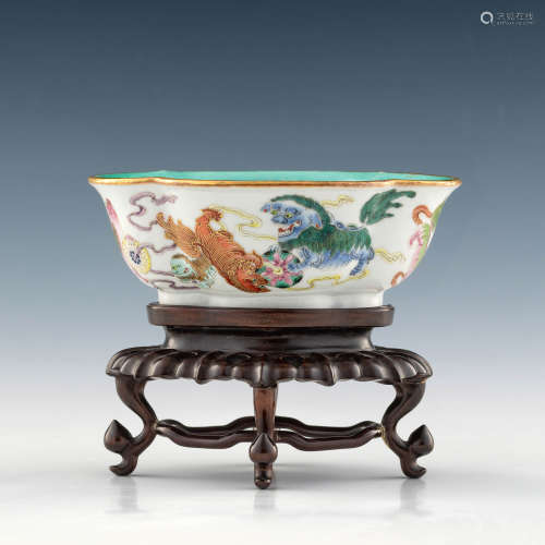 A Chinese famille rose lobed bowl with guardian lions  Daogu...