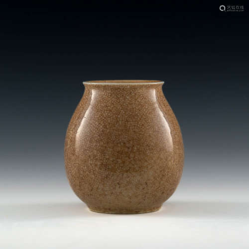 A Chinese ge-glazed vase  19th century 十九世紀 哥釉尊
