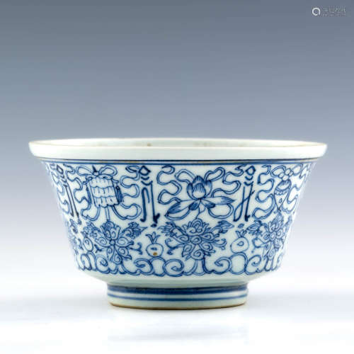 A Chinese blue and white porcelain cup  18th century 十八世紀...