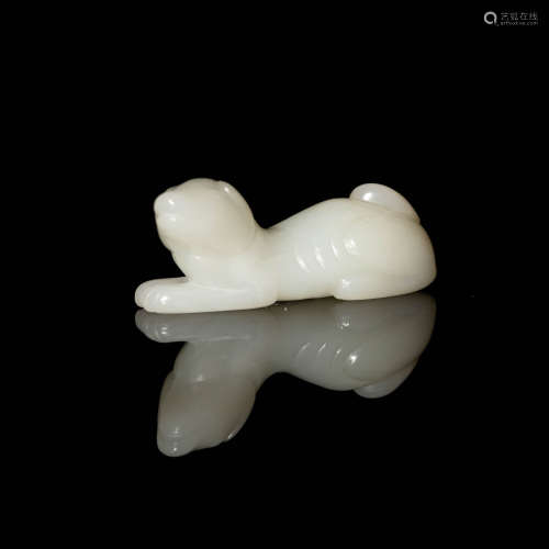 A Chinese white jade carving of a dog  18th/19th century 十八...