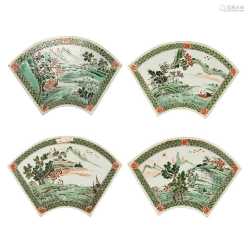 A set of four Chinese wucai plaques  19th century 十九世紀 五...