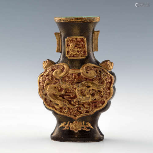 A Chinese porcelain emulating bronze vase  Republic period 民...