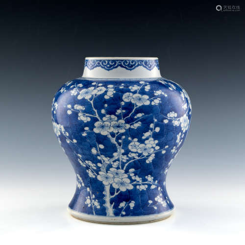A Chinese blue and white general jar  Kangxi period 清康熙 青...