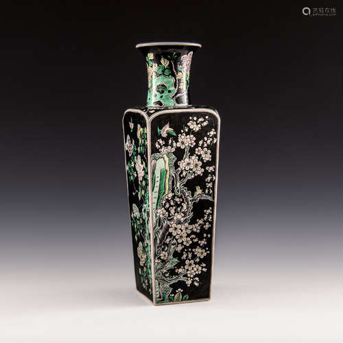 A Chinese sancai vase  19th century or earlier 十九世紀或更早...