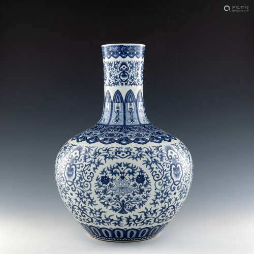 A Chinese blue and white lotus bottle vase  19th century 十九...