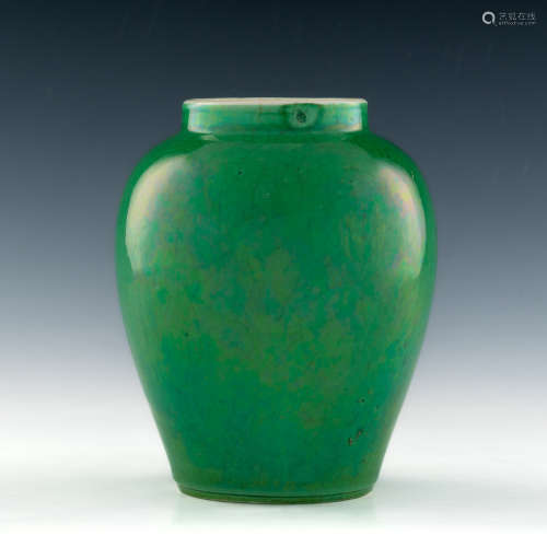 A Chinese green ge glazed jar  19th century 十九世紀 綠釉罐