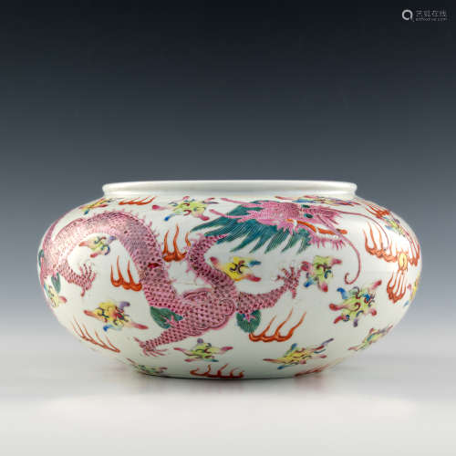 A Chinese famille rose dragon jar  late19th century 十九世紀...