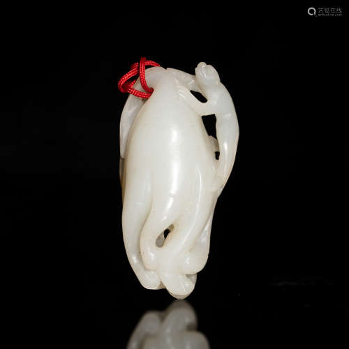 A Chinese white jade Buddha's hand  19th century 十九世紀 白...
