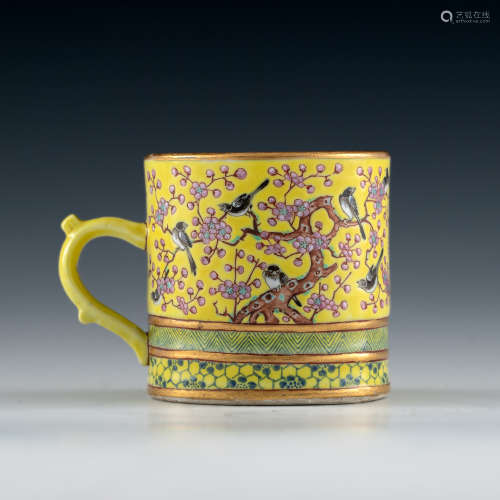 A Chinese yellow ground famille rose cup  19th century 十九世...