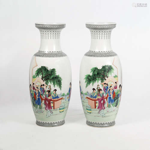 A pair of Chinese famille rose vases  1950-1960 1950/1960 粉...