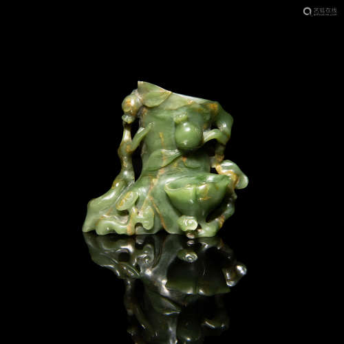 A Chinese spinach jade vase  18th century 十八世紀 碧玉石榴靈...