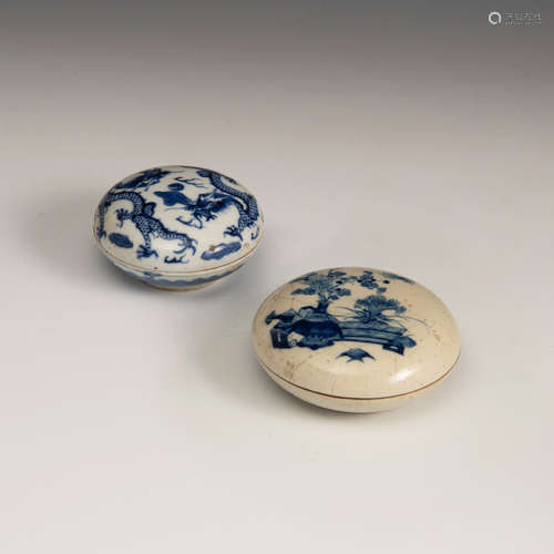 Two Chinese blue and white porcelain seal boxes  19th centur...