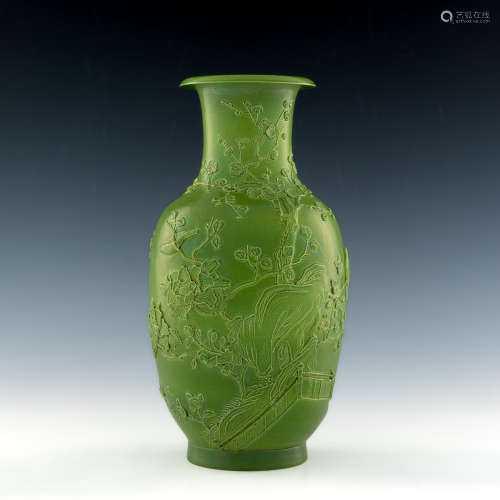 A Chinese carved green glazed vase  19th century 十九世紀 綠...