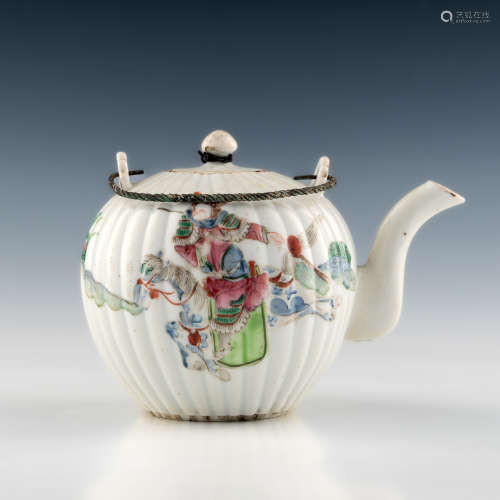 A Chinese famille rose teapot  19th century 十九世紀 粉彩刀馬...