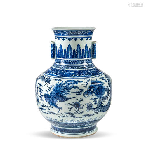 A Chinese blue and white zun vase  19th century 十九世紀 青花...