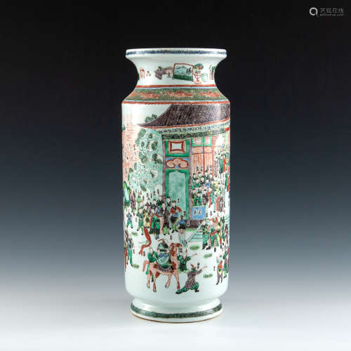 A Chinese wucai rouleau vase  19th century 十九世紀 五彩人物...