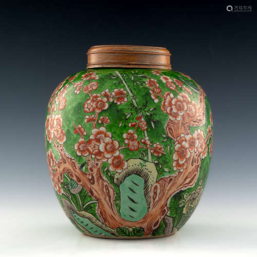 A Chinese green ground wucai ginger jar with wooden lid  19t...