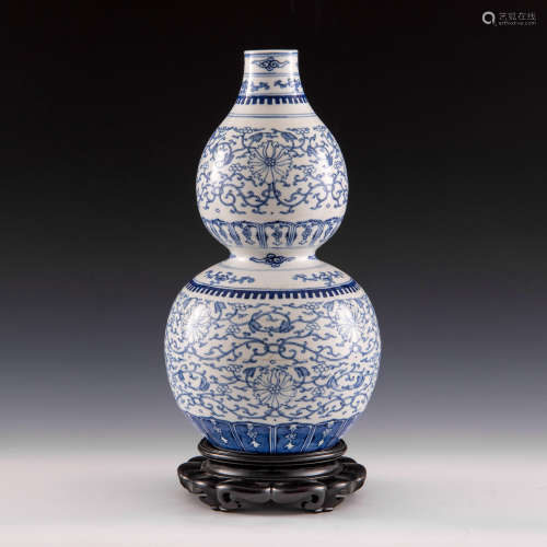 A Chinese blue and white hulu vase  Early 19th century 十九世...