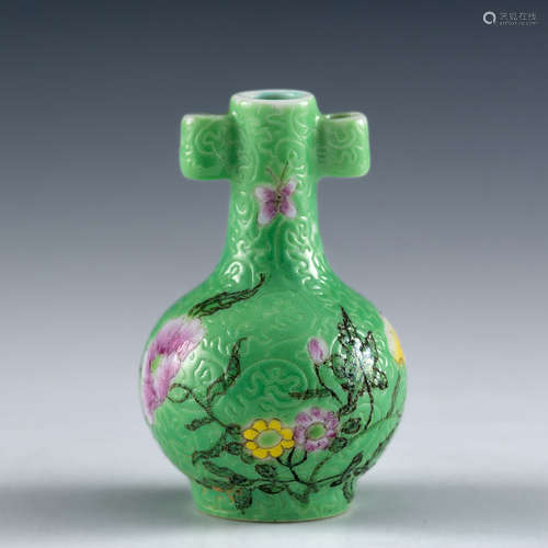 A Chinese green ground famille rose vase  Early 19th century...