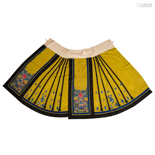 A Chinese yellow skirt  19th century十九世紀 明黃地刺繡花卉馬...