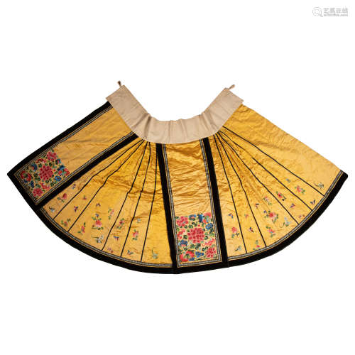 A Chinese yellow ground skirt  19th century十九世紀 明黃地刺...