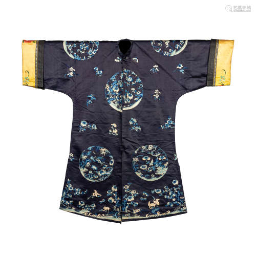 A Chinese blue ground silk lady's robe  19th century十九世紀...