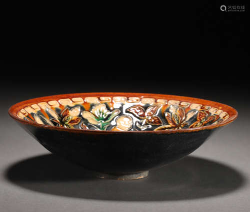 A Chinese Sancai Glaze Pottery Bowl