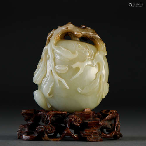 A Chinese Carved Jade Peach