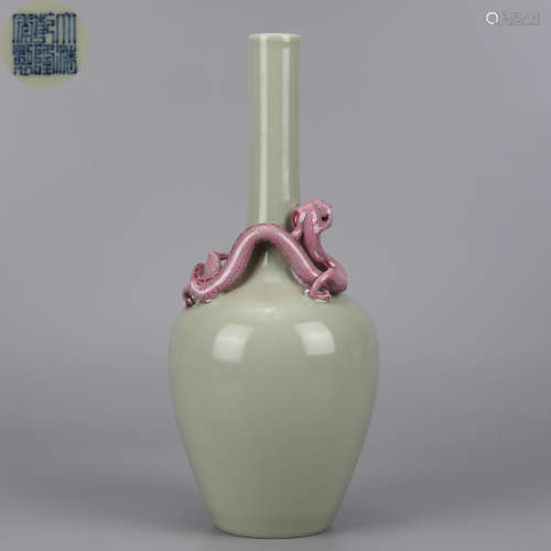 A Celadon Glaze Chilong Vase Qing Dynasty