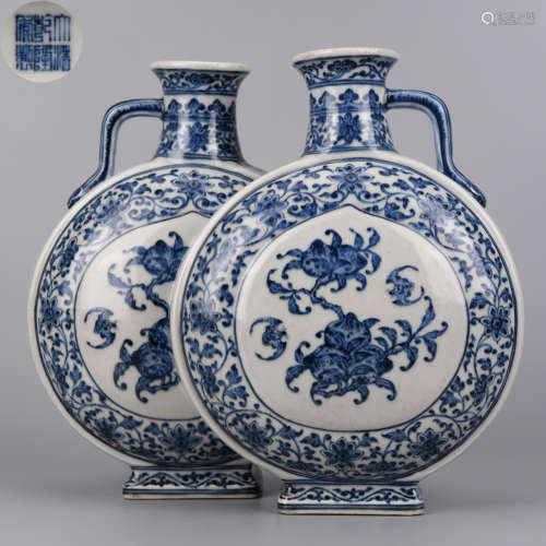 A Blue and White Conjoined Vase Qing Dynasty