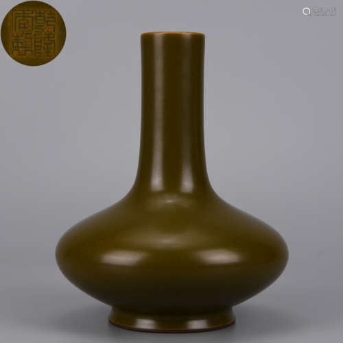 A Tea-dust Glaze Bottle Vase Qing Dynasty