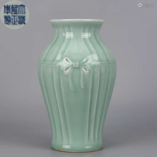 A Celadon Glaze Lobed Vase Qing Dynasty