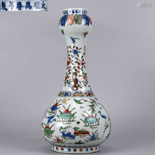 A Famille Verte Garlic Head Vase Ming Dynasty