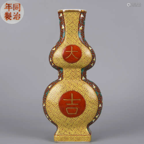 A Famille Rose and Gilt Double Gourds Daji Vase Qing Dynasty