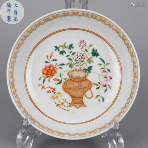 A Famille Rose and Gilt Plate Qing Dynasty