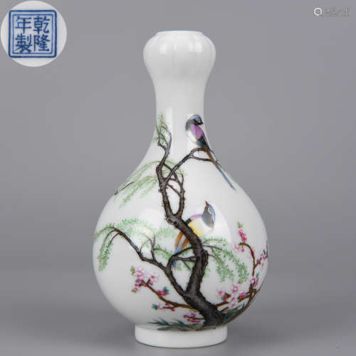 A Falangcai Garlic Head Vase Qing Dynasty
