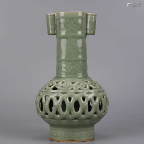 A Longquan Celadon Glaze Arrow Vase