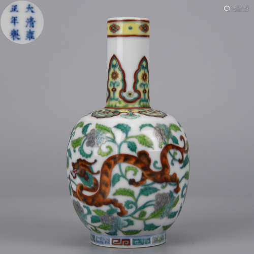 A Doucai Glaze Bottle Vase Qing Dynasty