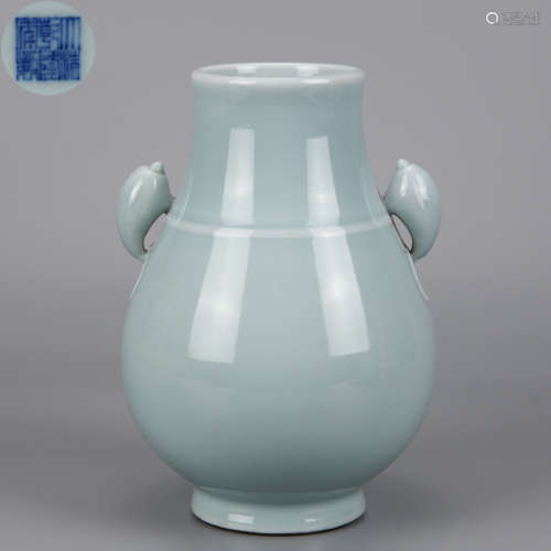 A Celadon Glaze Zun Vase Qing Dynasty